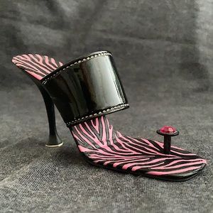 Just the Right Shoe (JTRS) -“Wild Side”